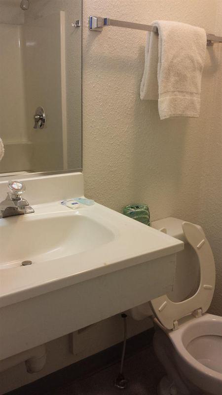 Rodeway - Detroit Inn Auburn Hills