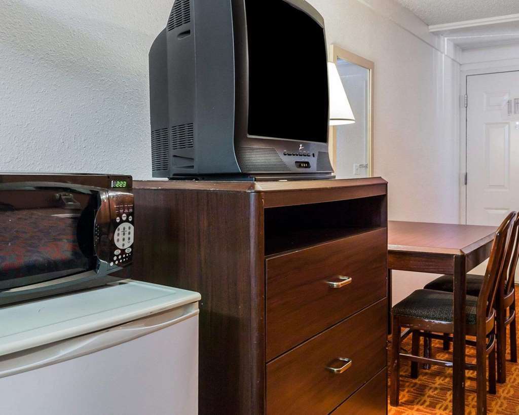 Inn Rodeway - Detroit 2*
